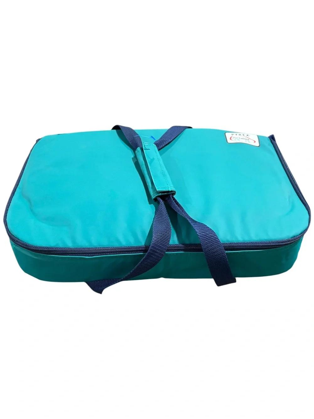 Pyrex Portables Insulated Casserole Carrier & Dish With A Lid